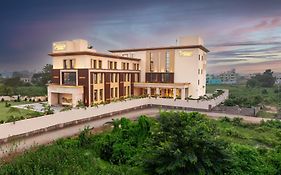 Krishna'S Courtyard Hotel & Convention